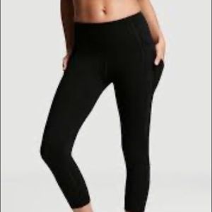 NWT - VICTORIAS SECRET SPORT • (Med) Pocket Capri